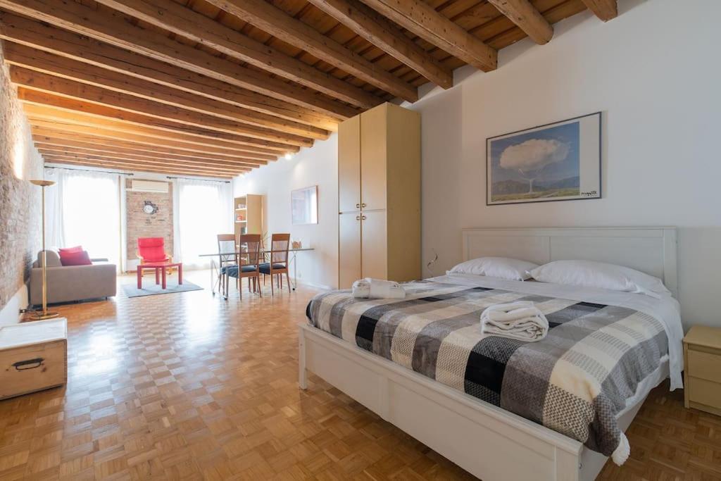 Enjoy Home - Appartamento Orologio, Piazza Dei Signori Падуа Екстериор снимка